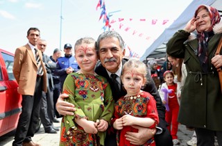 Gemlik’te 23 Nisan Coşkusu Meydanlara Taştı